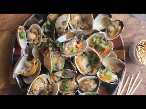 Stir-Fried Clams with Black Bean Sauce (Ngheu Xao Tương đen) 豉汁炒蜆