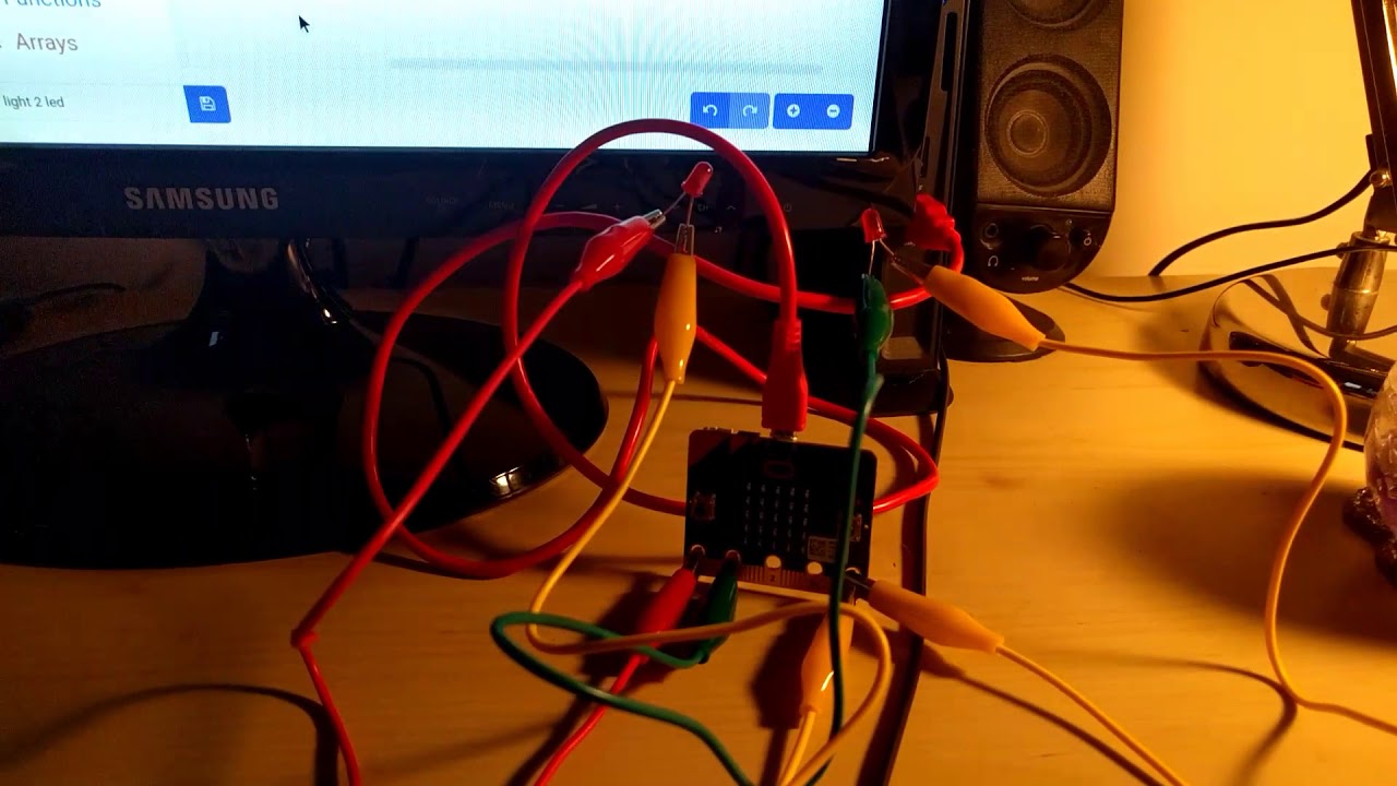 Lighting Two LEDs - BBC MicroBit - YouTube