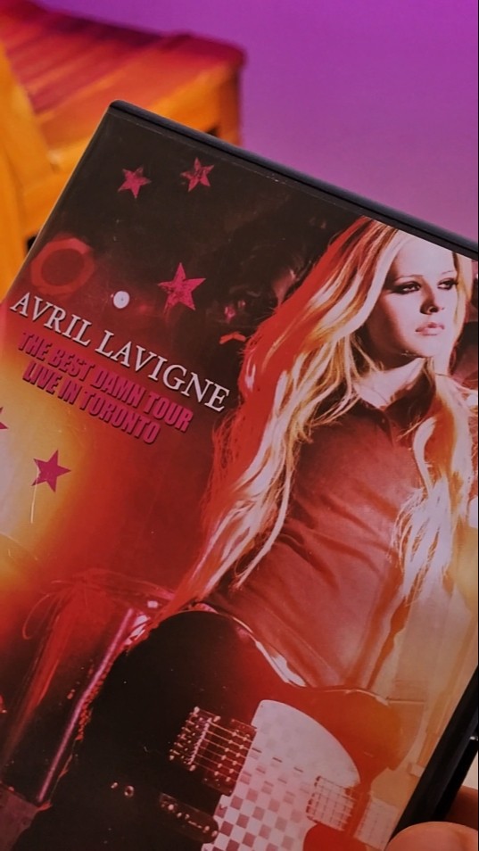Avril Lavigne - DVD The Best Damn Tour: Live In Toronto 2008 - YouTube