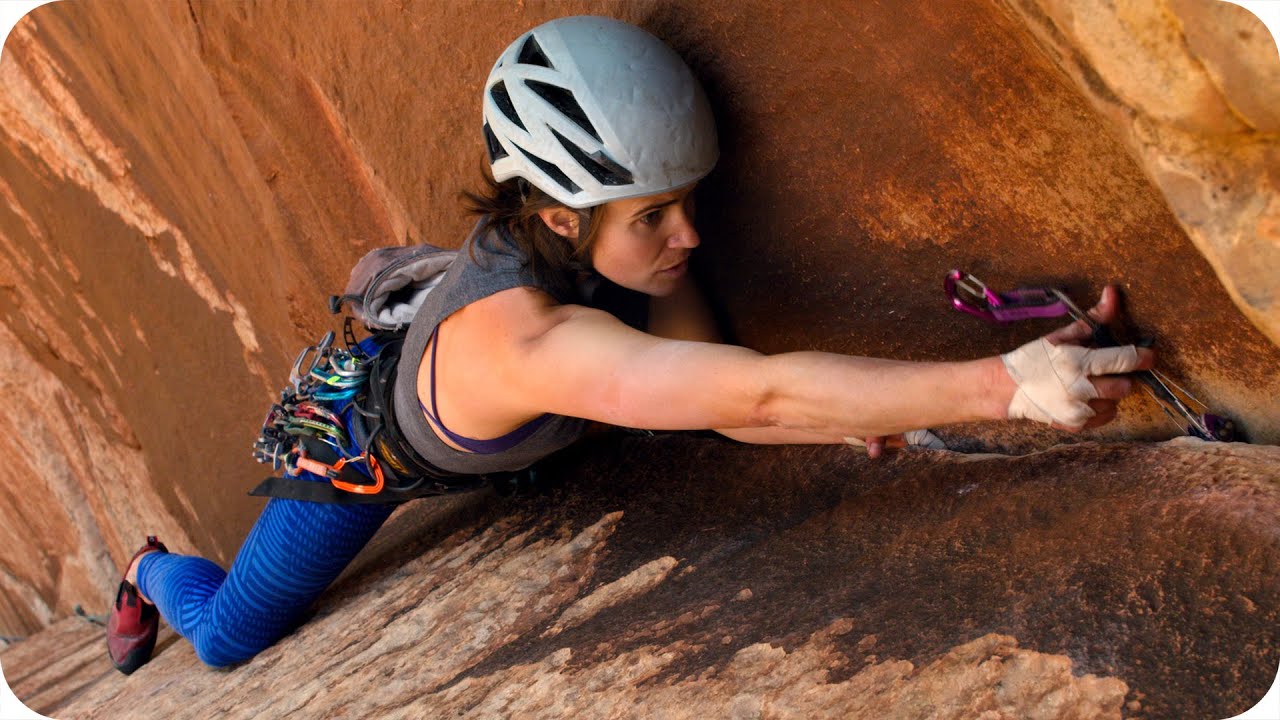 How to pronounce CLIMBING in English