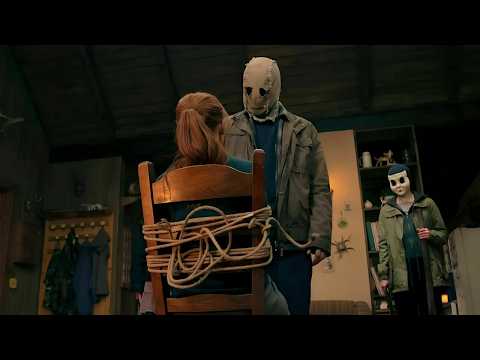 قصة حقيقية عائلة تعطلت فيهم سيارتهم في قرية مهجورة فينصدمون بوجود سفاح خطير جدا ملخص فيلم