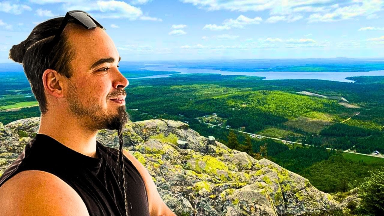 ON GRIMPE NOTRE PREMIÈRE MONTAGNE! (712m)