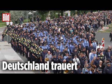 BERLIN: Trauermarsch für