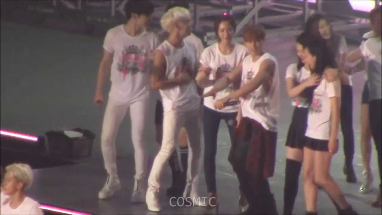 [fancam] 131026 SMTOWN Tokyo _ Ending (Eunhyuk focus)