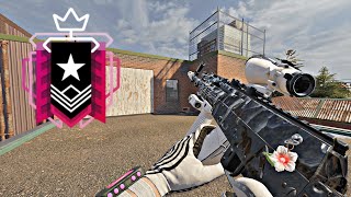 THE #1 CHAMPION MAKING PLAYS EVERY ROUND AGAINST TOP CHAMPIONS ON Rainbow Siege X screenshot 1