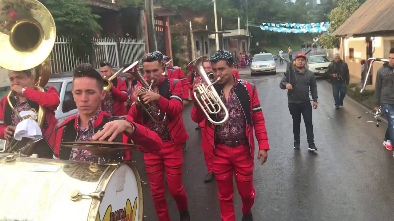 Qué bonito es lo bonito Banda Monarca en urapicho