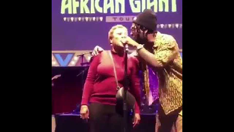 This video of Burna Boy urging his mum to perform Dangote with him is adorable! 😃