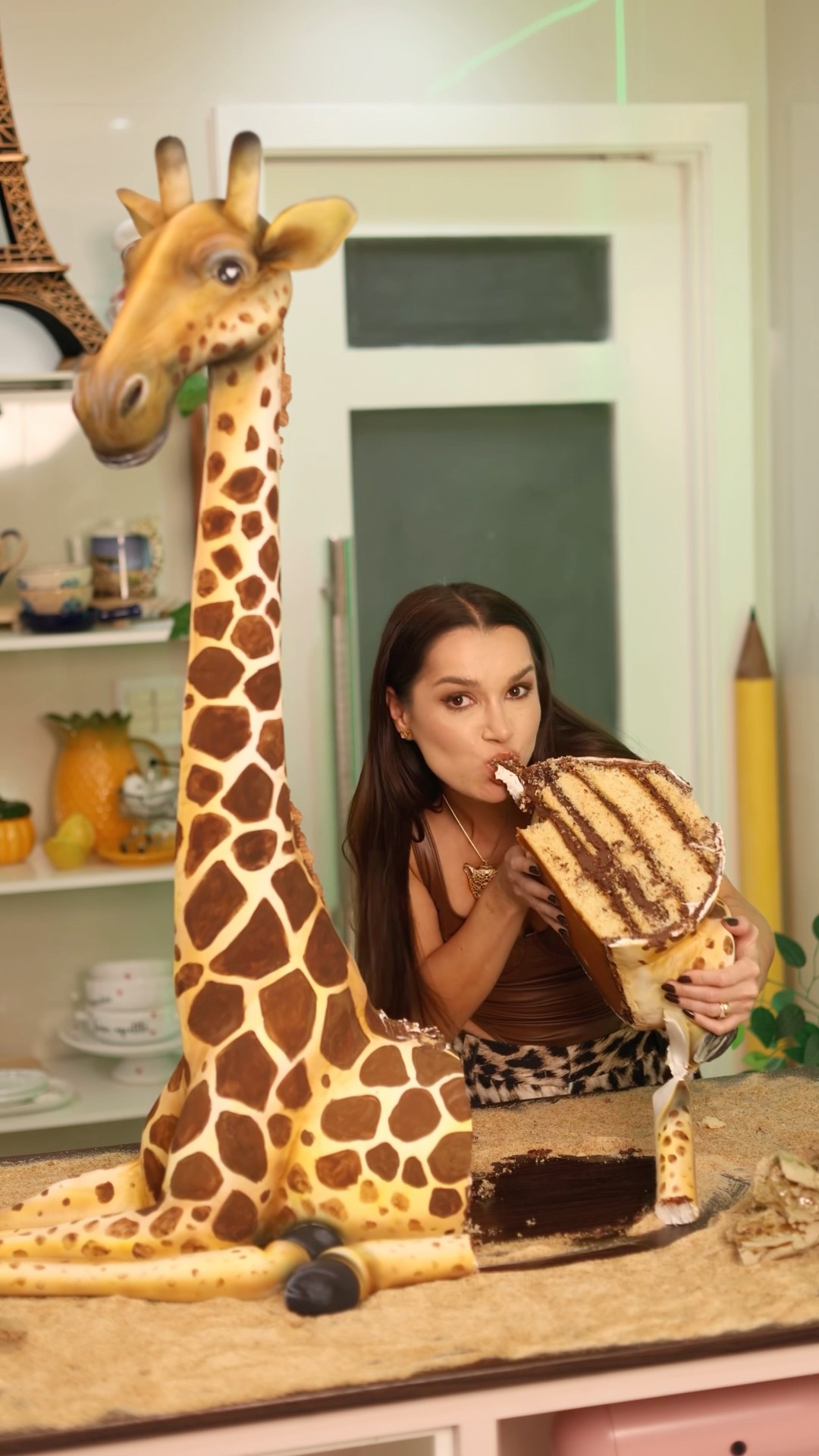 Levei uma semana fazendo esse BOLO de GIRAFA com mais de 1 METRO de altura. O que você achou?