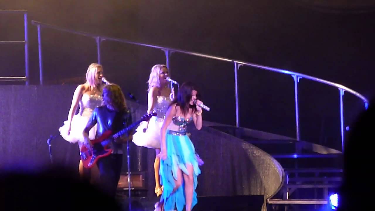 Selena Gomez & The Scene - Naturally - Live