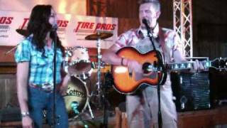 Joey + Rory - Grannys Got Her Daisy Dukes On chords