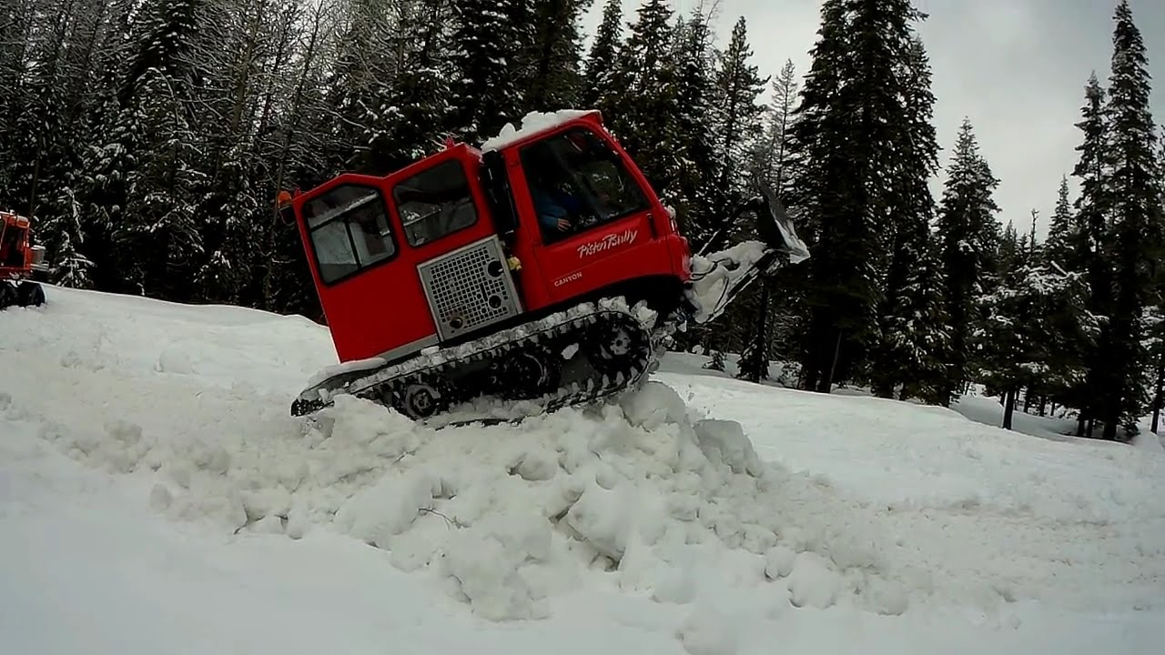 Snowcat Training, Newbe Gets Stuck, And Recovery. YouTube