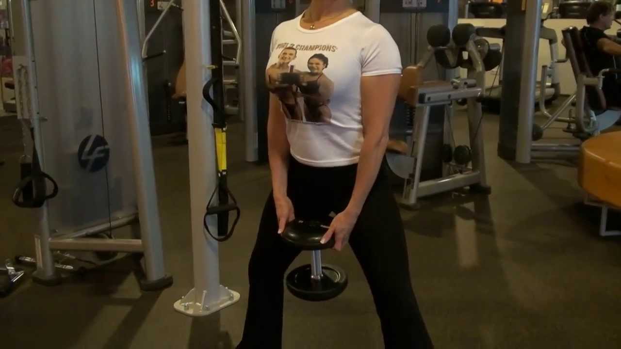 Сумо-приседания. Видеоурок