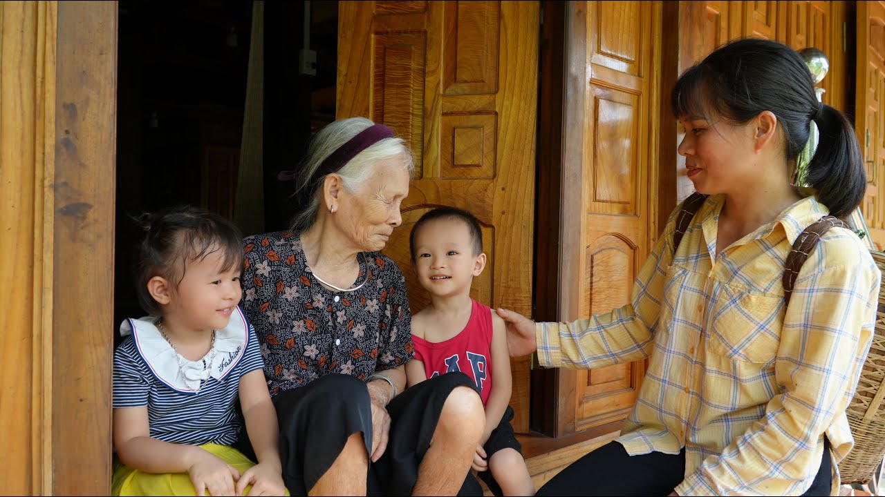 Оставив двоих детей на попечение бабушки, я пошла собирать свежие тыквы|Ли Шитун