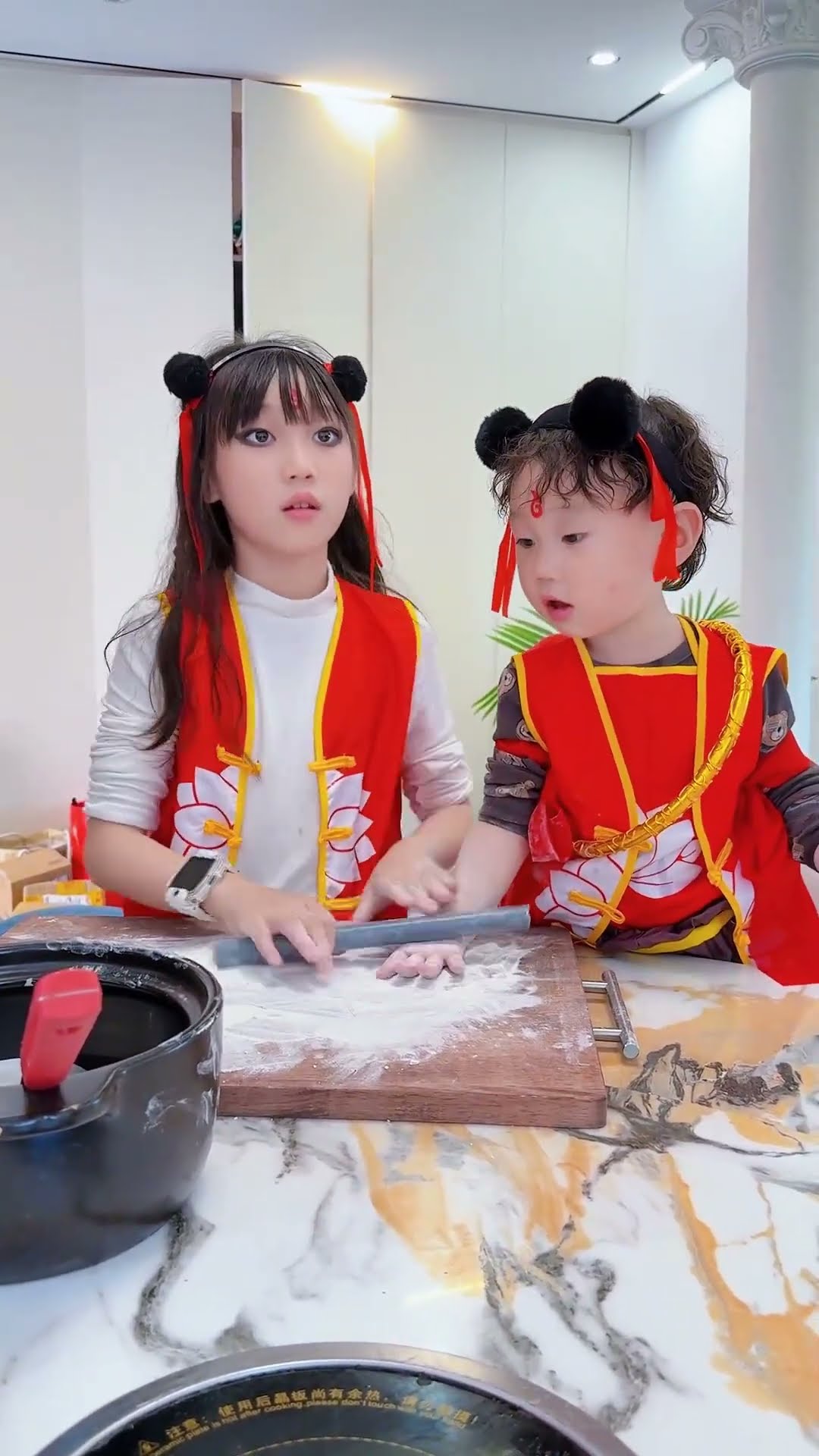 【斗罗大陆】小哪吒烫到小孩哥了！ #斗罗大陆  #唐舞桐 #哪吒