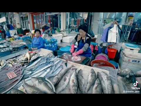 “Корейский рыбный рынок: многообразие морепродуктов и традиции торговли”