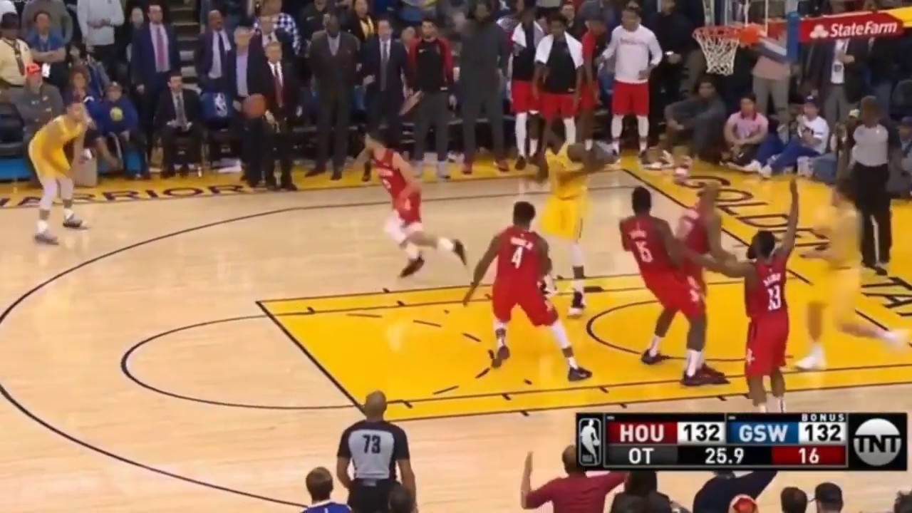 KEVIN DURANT STEPS OUT OF BOUNDS AND REFS DON'T CALL IT! - YouTube