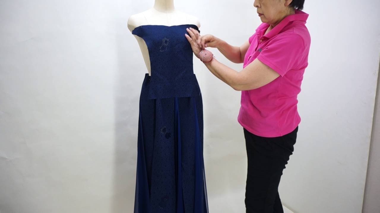 着物地からドレスにリメイクします 裁断パーツをボディーに合わせてバランスをみます Youtube