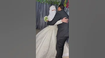 عروس منقبه مكسوفه شوفو ردت العريس لما شافها الله يسعدهم 