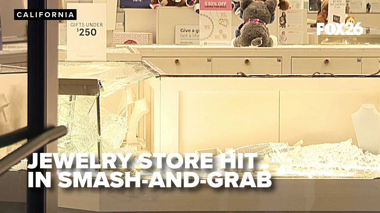 Jewelry store smash and grab - YouTube