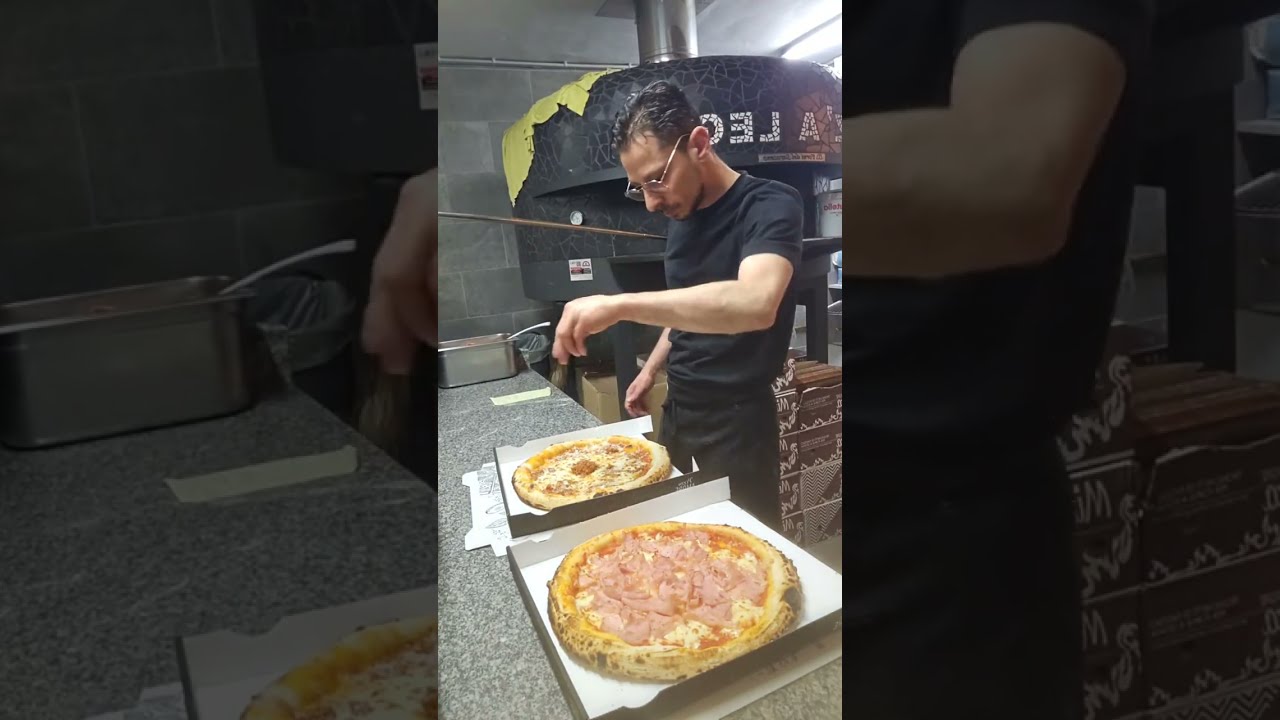 part168 immersion à la pizzeria pendant le service  