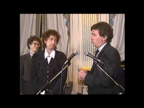 Vídeo: Bob Dylan ganhou um prêmio nobel?