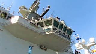 El LHD Juan Carlos I visita el Puerto de Motril