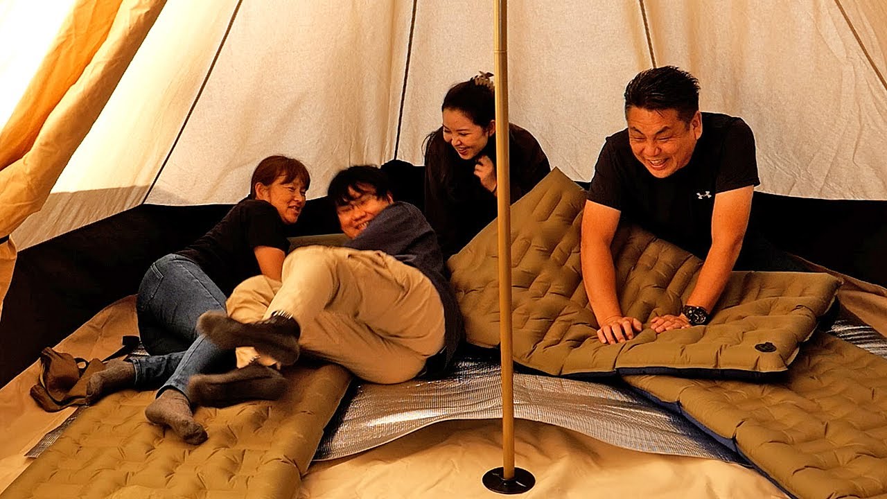 ファミリーキャンプ テント内のセッティング全て見せます エアーマット準備中に なハプニングが発生 Family Camping Youtube