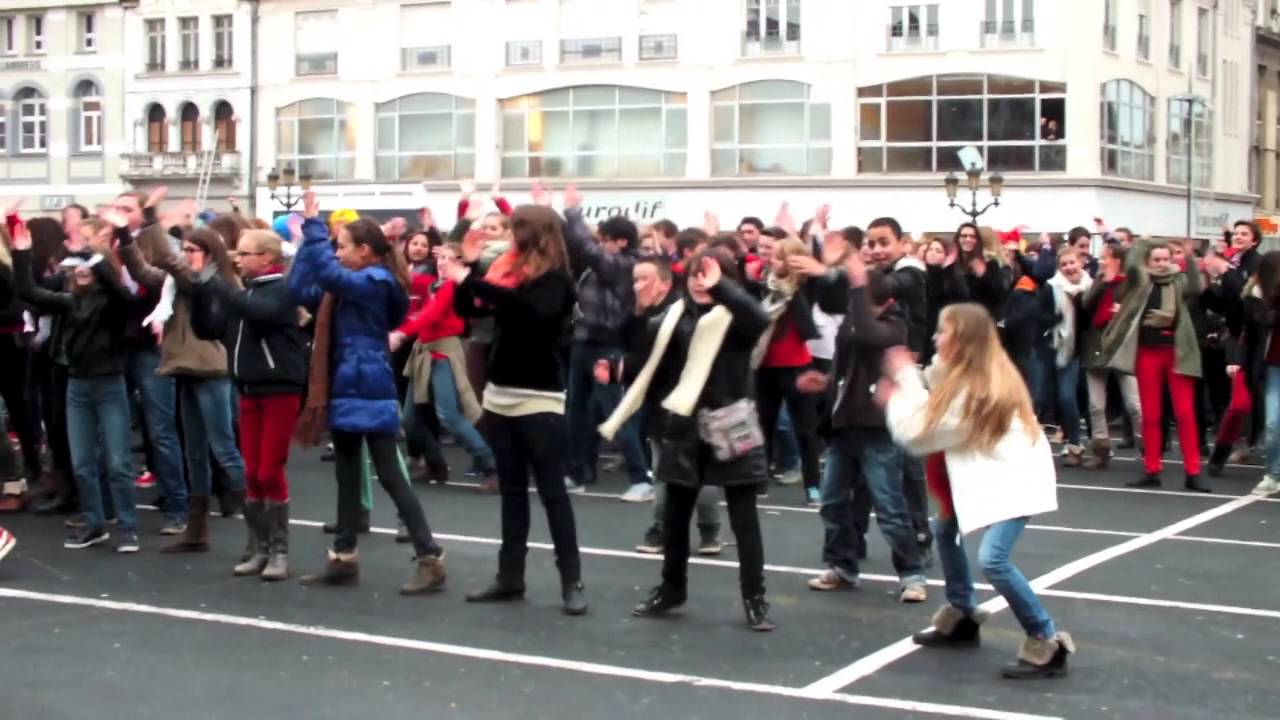 Flashmob Pour Les 100 Ans Du College Jeanne D Arc De Cambrai By L Observateur Du