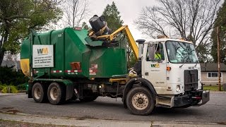 Autocar Wx64 - Heil Rapid Rail Garbage Truck