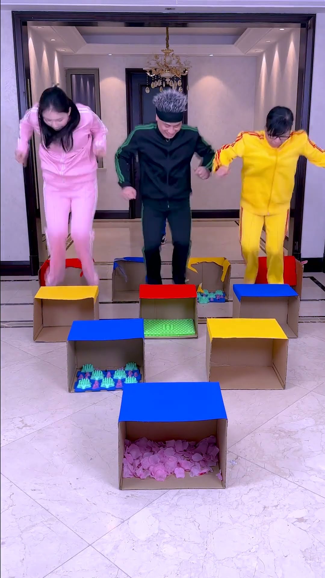 बॉक्स जंपिंग चैलेंज丨Box Jumping Challenge, So Exciting！Who Gets The iPad?#Funnyfamily #Partygames