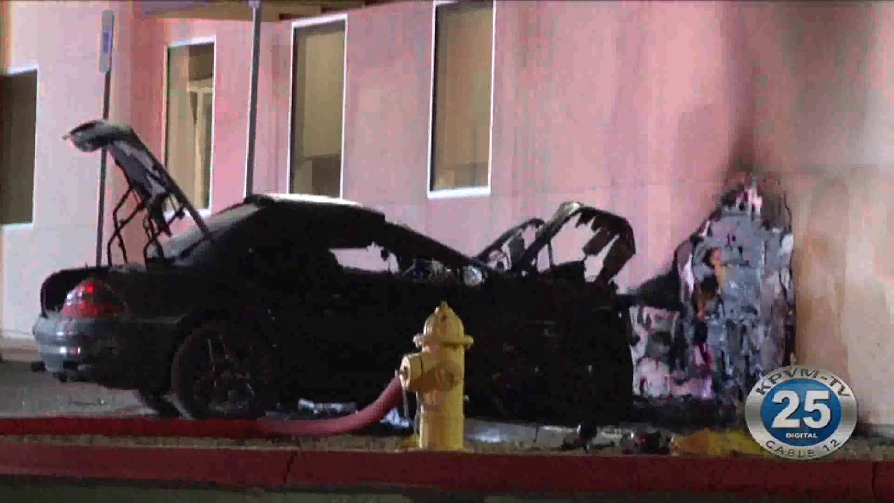 02-12-2020 Driver Killed When Car Crashes Into Building - YouTube