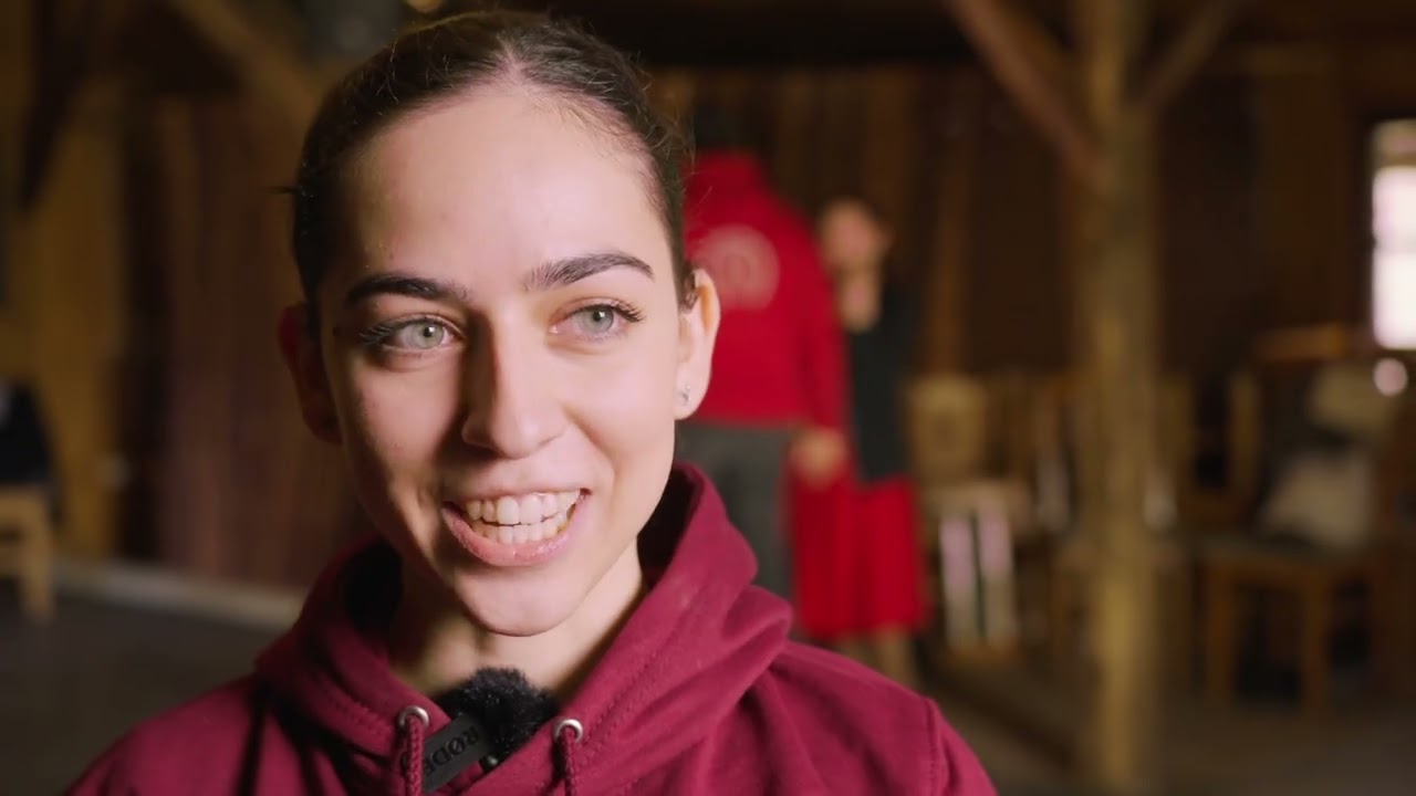 KISCSŐSZ DISZNÓÖLÉS TÁNC TÉLELŰZÉS