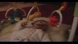 Monsieur Adrian Spielt