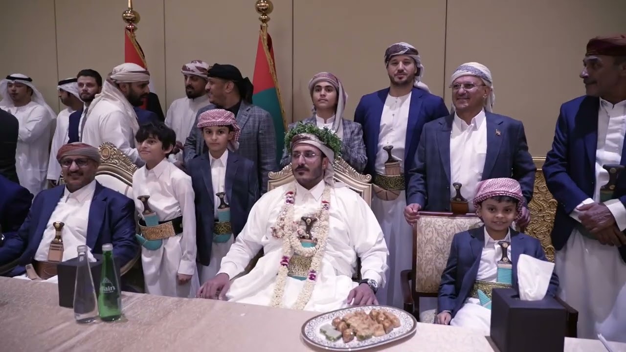 عبدالمجيد عبدالله يغني لعفاش طارق