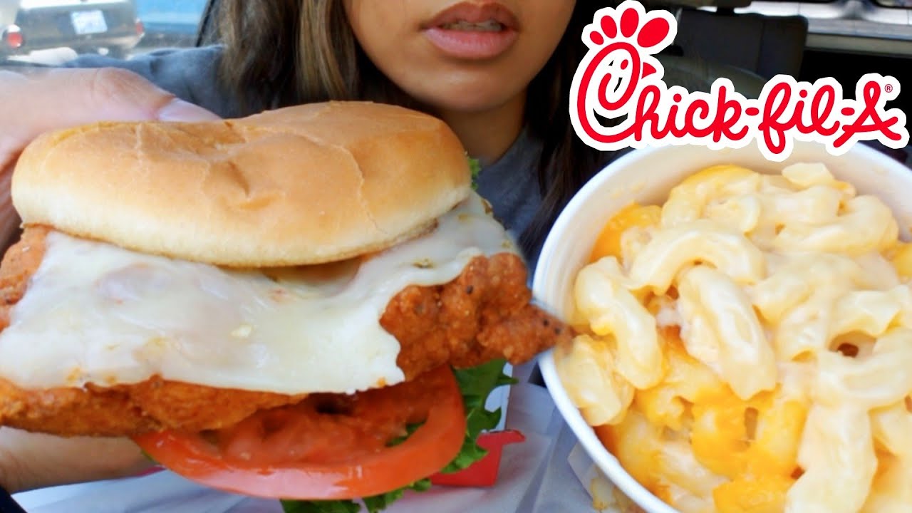 ASMR EATING SOUNDS CHICK-FIL-A CAR MUKBANG SPICY CHICKEN SANDWICH MAC AND CHEESE REAL TWILIGHT SHOW