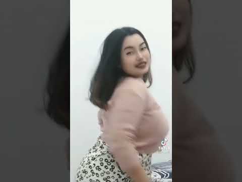 goyangan pantat besar bikin panas ABG Tiktok hot seksi