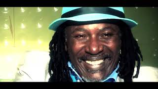 Alpha Blondy   &quot;J&#39;ai tué le commissaire mais pas le brigadier&quot;  OFFICIAL