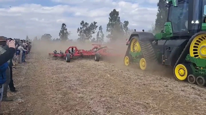 John Deere 9RX 830 met Rovic 27-tand beitelploeg by Val Boeredag 2025