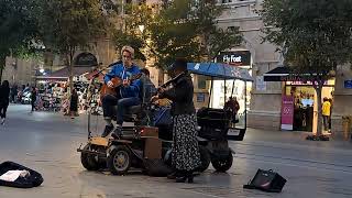 Street music, my song about Love, (on Rus.). Place: Jaffa street, Jerusalem 2022.