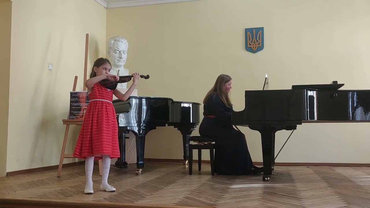 Інна Юрчук виконує 