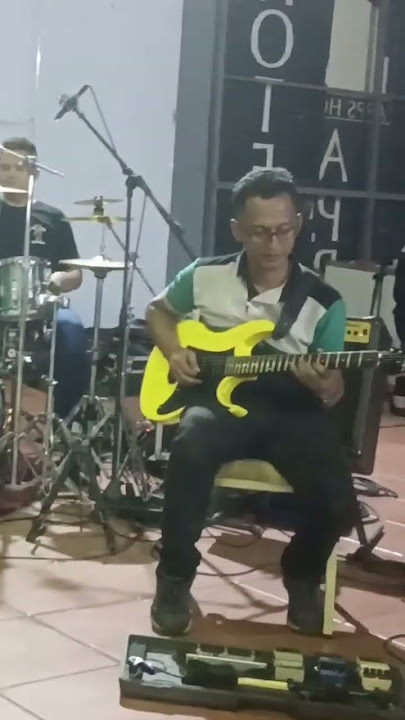 Takda keyboard gitar pun boleh lah.. intro Kau Pergi Tanpa Relaku #aramlie #cover #liveband