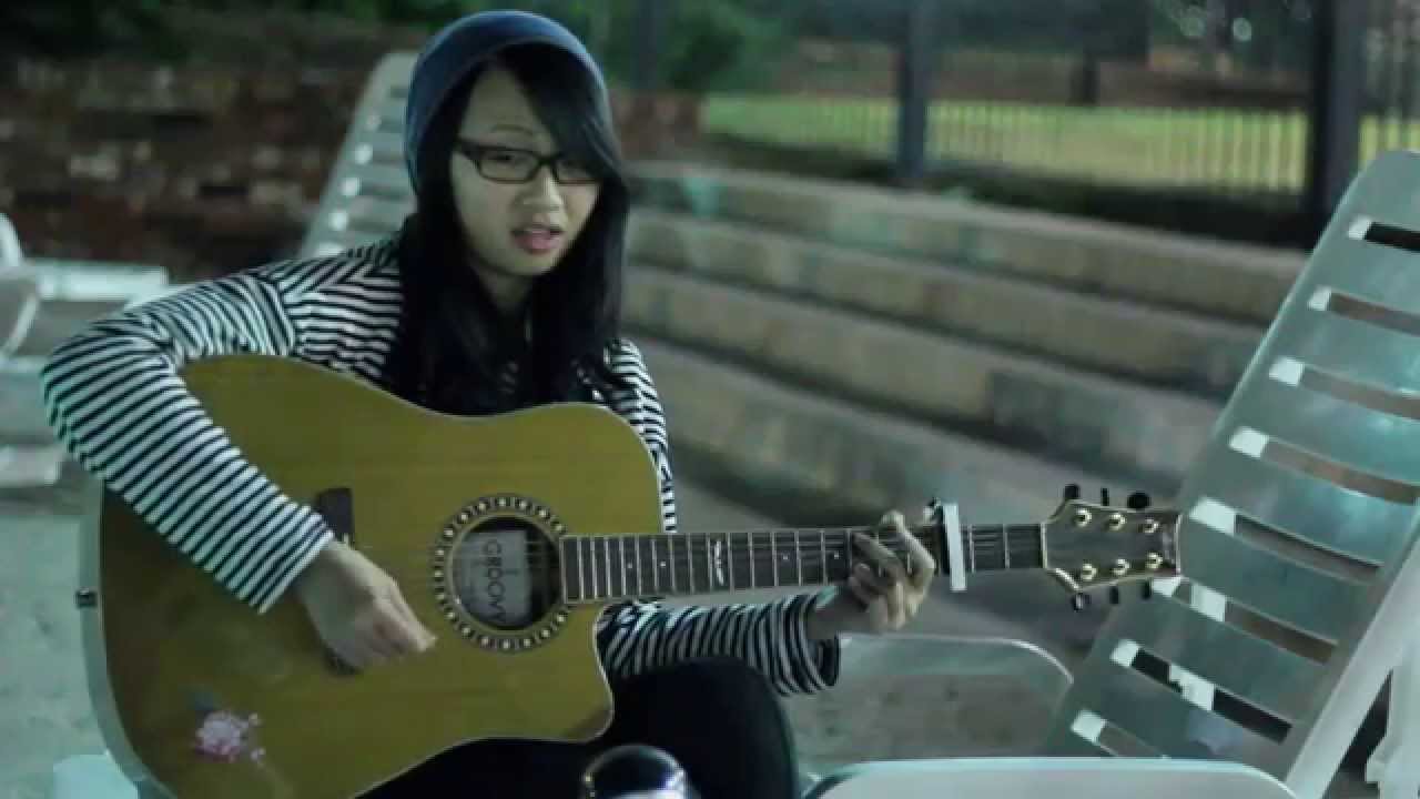 Enna Chow - It's Way Too Early For Christmas Carols (Original Song)