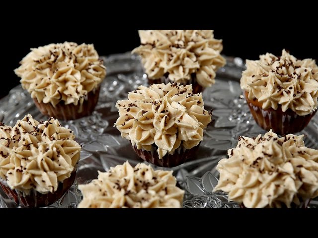 Peanut Butter Cup Cake Recipe | Easy Eggless Cake Recipe | Ruchi