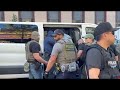 EE. UU. recorta “green cards” y eleva arrestos de migrantes