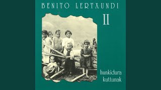 Video thumbnail of "Benito Lertxundi - Muñagorriren Bertsoak"