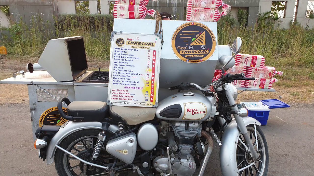 Bullet Wali Fire Sandwich - Talented man selling Sandwich on Royal Enfield Bullet 350 Classic India | Tasty Street Food