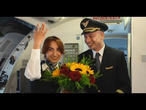 Pilot uçakta hostes sevgilisine evlenme teklif etti