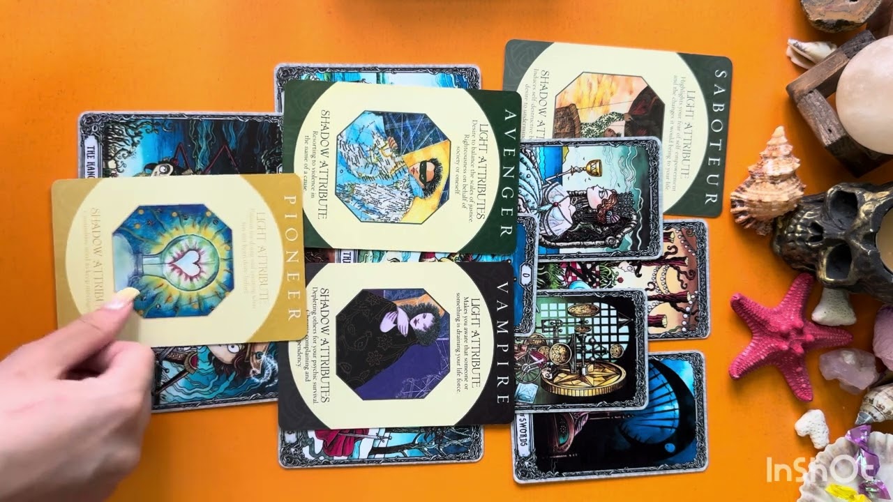 فکر و ‌احساس این شخص چیه بهت🦋✨فال تاروت احساسی