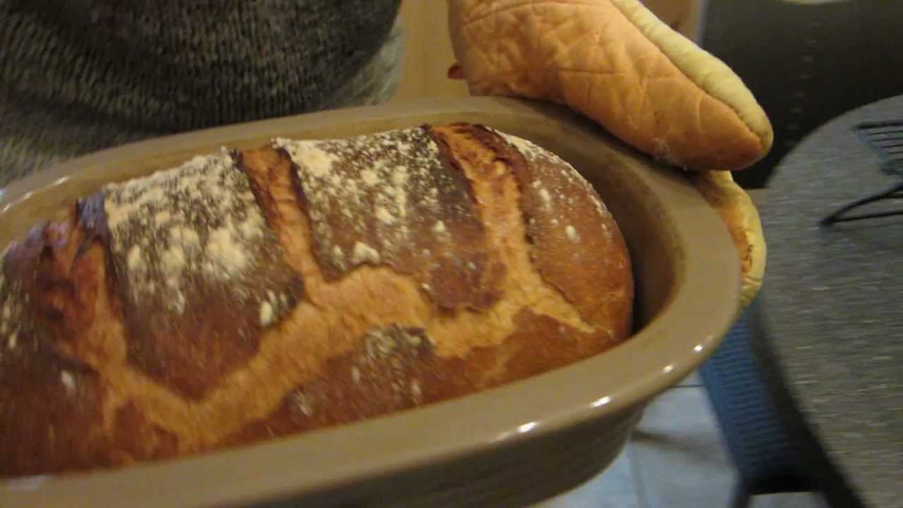 Roggenmischbrot frisch aus dem Ofen - YouTube