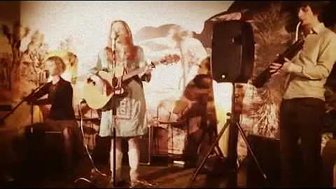 Daisy McCrackin - The Moon - LIVE